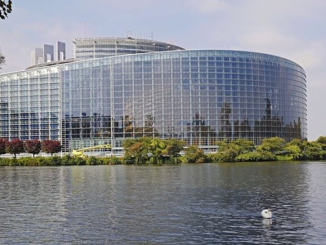european-parliament-g496ea0000_640